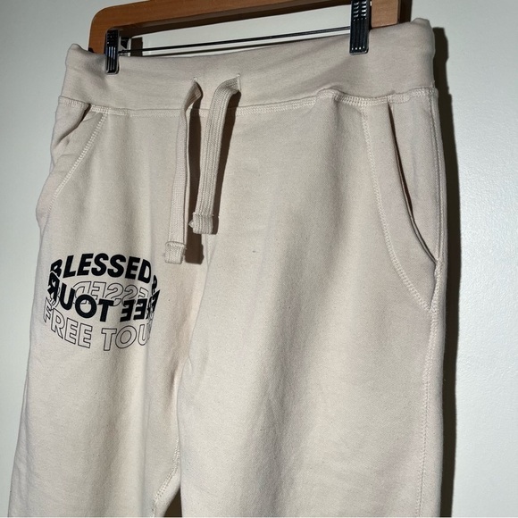 Kane Brown Blessed and Free Tour Set in Cream - Picture 15 of 15